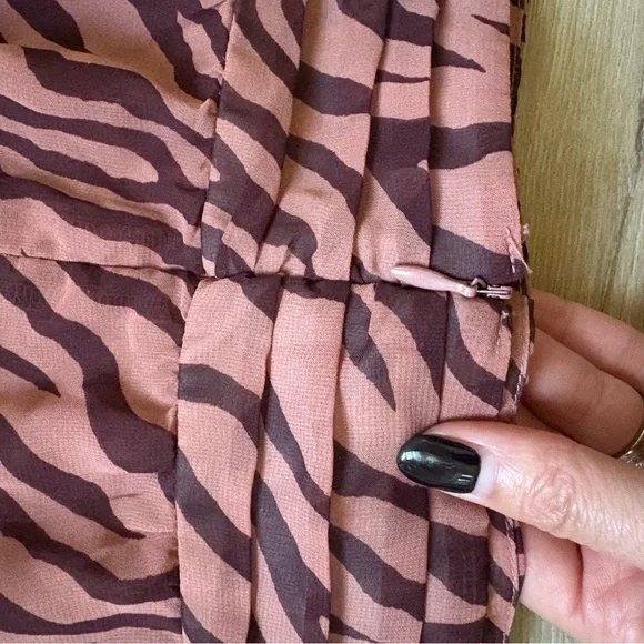 ASTR The Label Mauve Zebra Print Tank Top - Picture 9 of 9